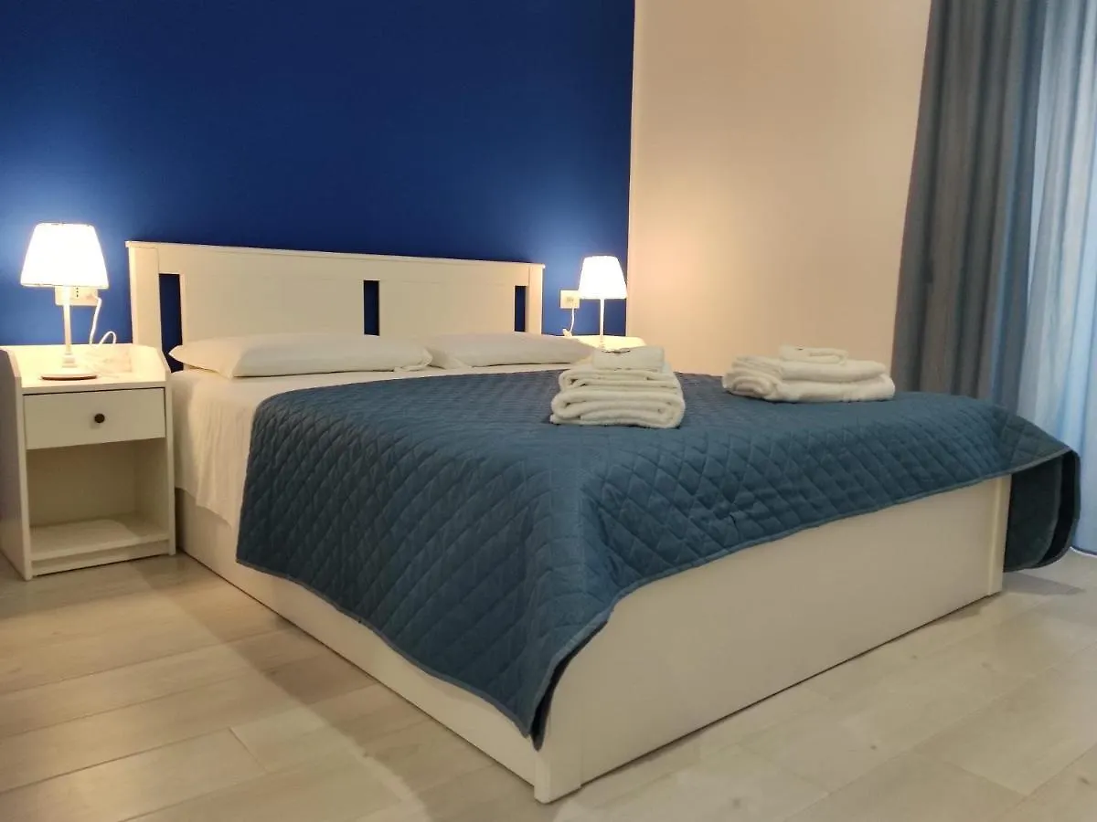 Blue Moon Apartments Capo dʼOrlando 0*,  Italia